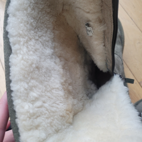 UGG Australia 1895 Retro Cargo Boots - Picture 5 of 8